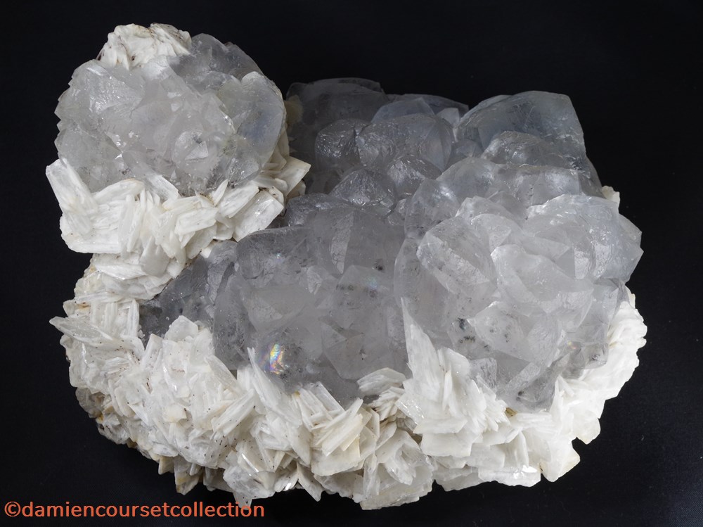 Fluorite (tétrahexaédre) et Barite XXL mineraux meteorites tetrahexaedrique fluorite tetrahexaedre et barite xxl