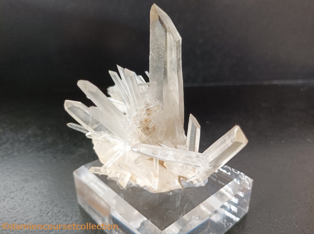 Quartz de Vizille (Isère) 3 mineraux meteorites macle du japon quartz de vizille isere