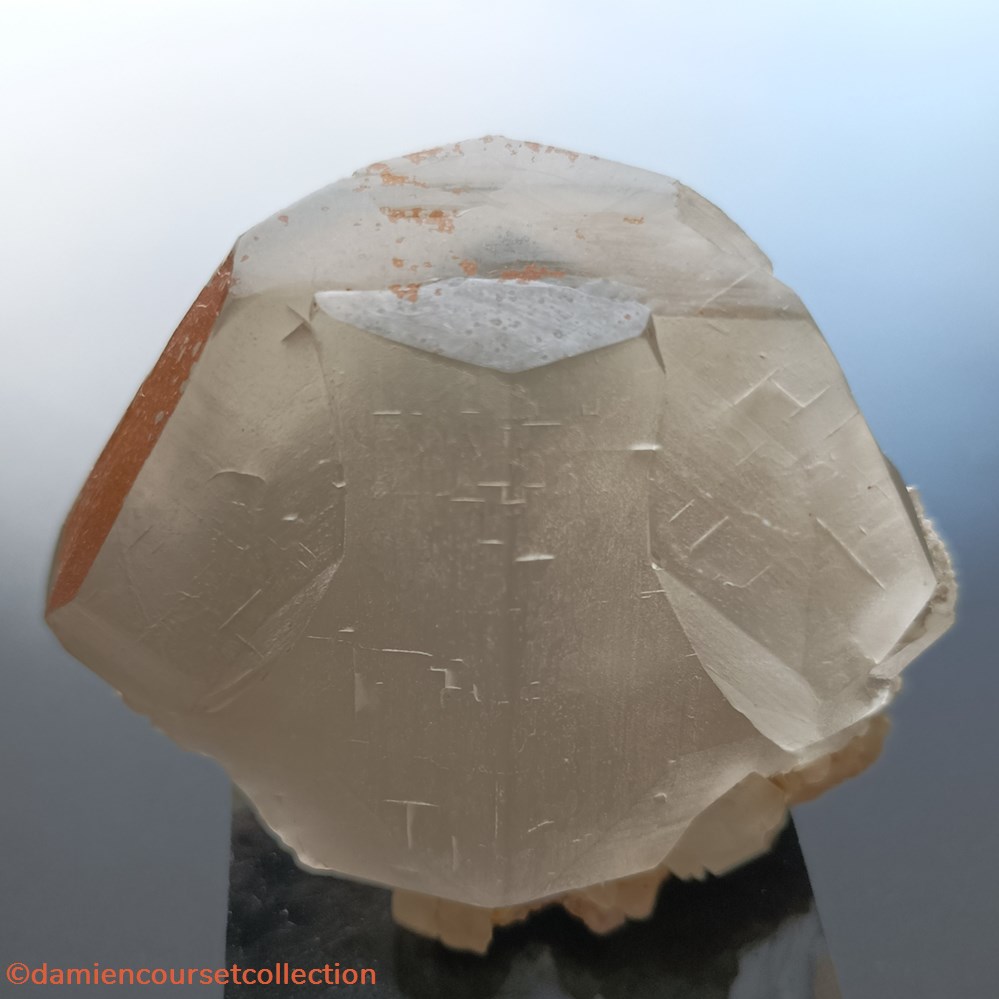 Calcite (Chimay) mineraux meteorites macle calcite chimay