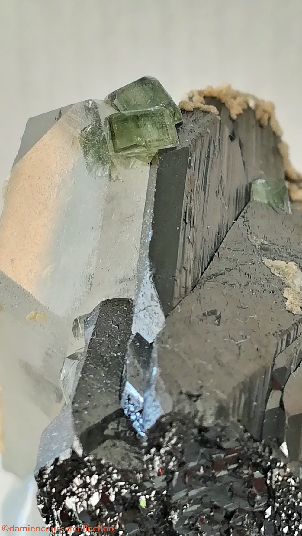 Wolframite, Quartz et Apatite 3 mineraux meteorite wolframite quartz et apatite