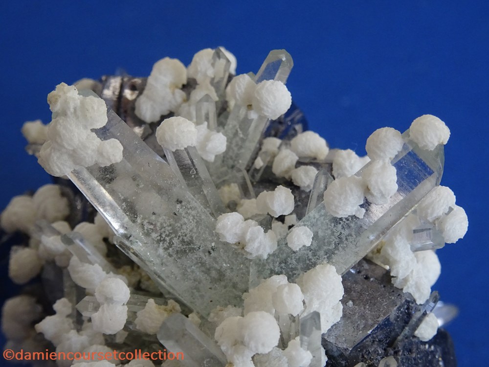 4 macles de Quartz (Bulgarie) 3 mineraux meteorites du japon 4 macles de quartz bulgarie