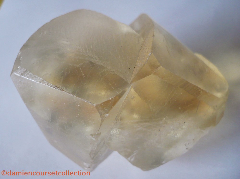 Calcite (macle) 2 mineraux meteorites calcite macle