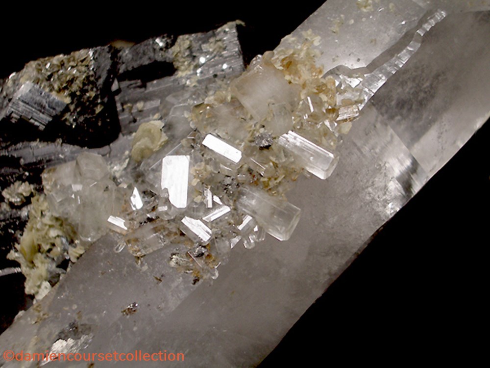 Wolframite, Quartz et Apatite 3 mineraux meteorite wolframite quartz et apatite