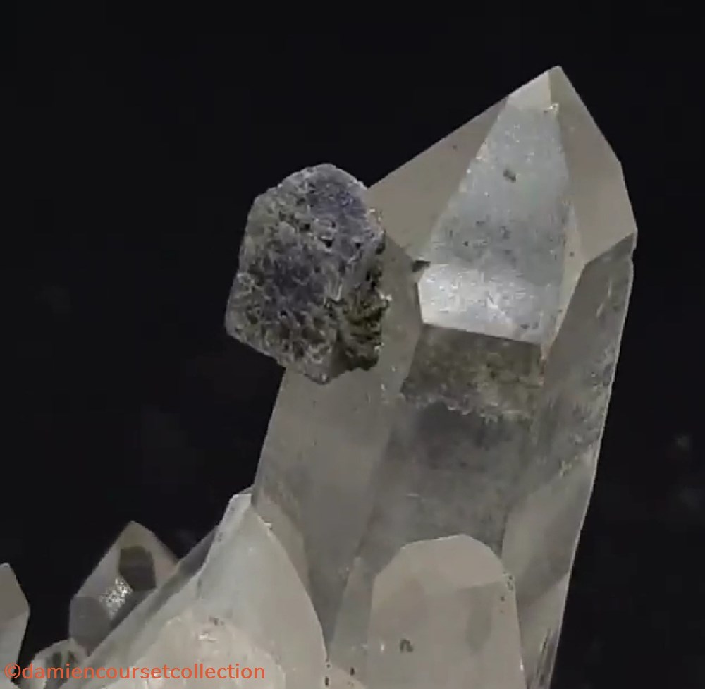 Fluorite sur Quartz 3 mineraux meteorites fluorite sur quartz