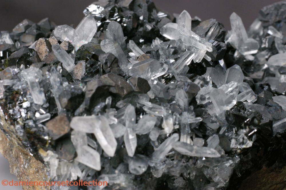 mineraux meteorite macle du japon galene sphalerite et quartz