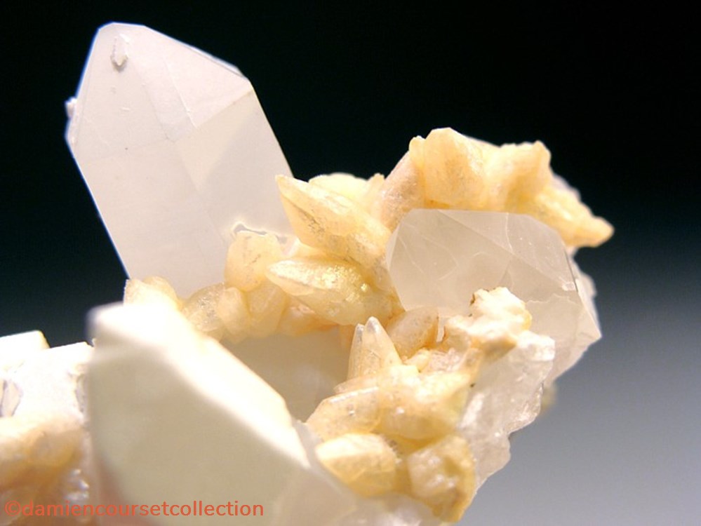 macle de Quartz et Calcite (Pérou) mineraux meteorites du japon macle de quartz et calcite perou