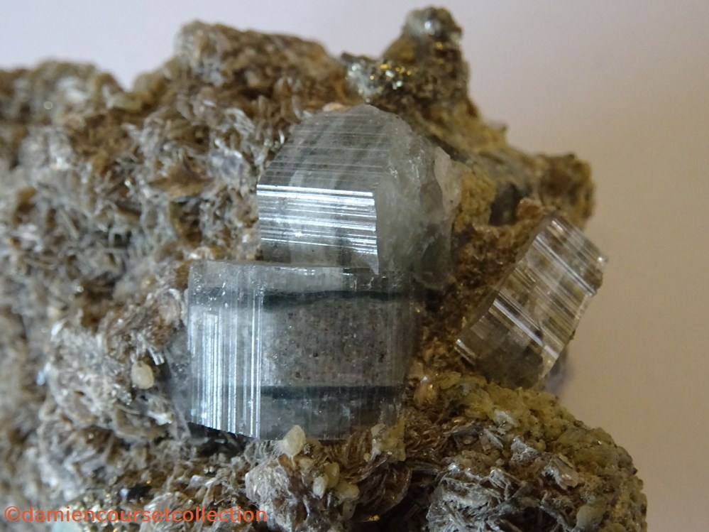 mineraux meteorites fluorapatite apatite oeil de chat