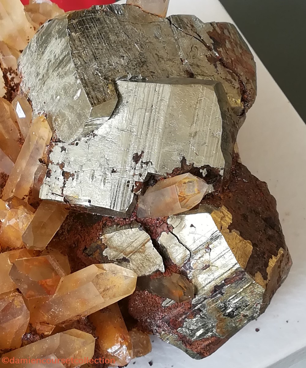 Quartz et Pyrite mineraux meteorites quartz et pyrite