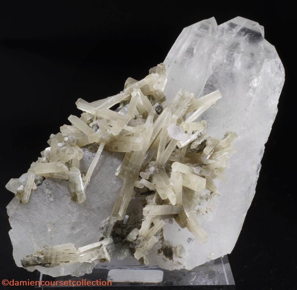 Apatite sur Quartz mineraux meteorites fluorapatite apatite sur quartz