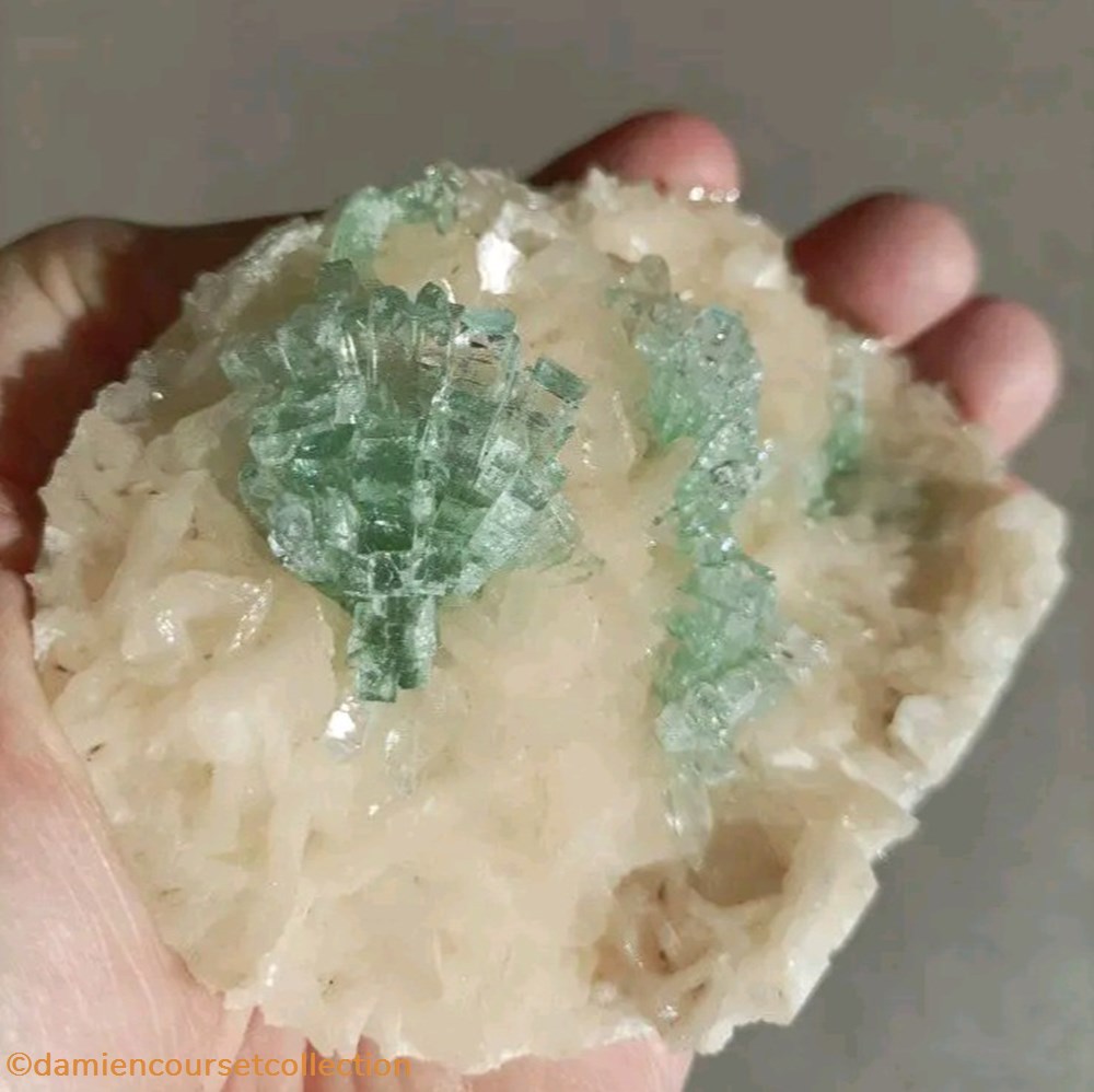 Apophyllite avec Stilbite mineraux meteorites fluorapophyllite k apophyllite avec stilbite