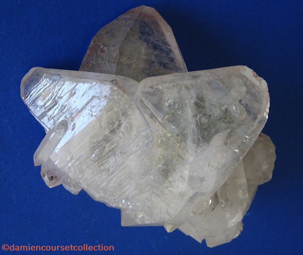macle de Quartz 3 mineraux meteorites du japon macle de quartz