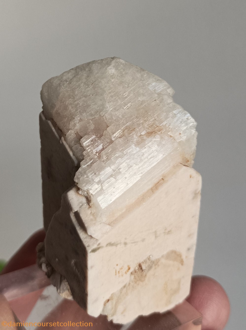 Albite et Orthose (Microcline) 2 mineraux meteorites macle albite et orthose microcline