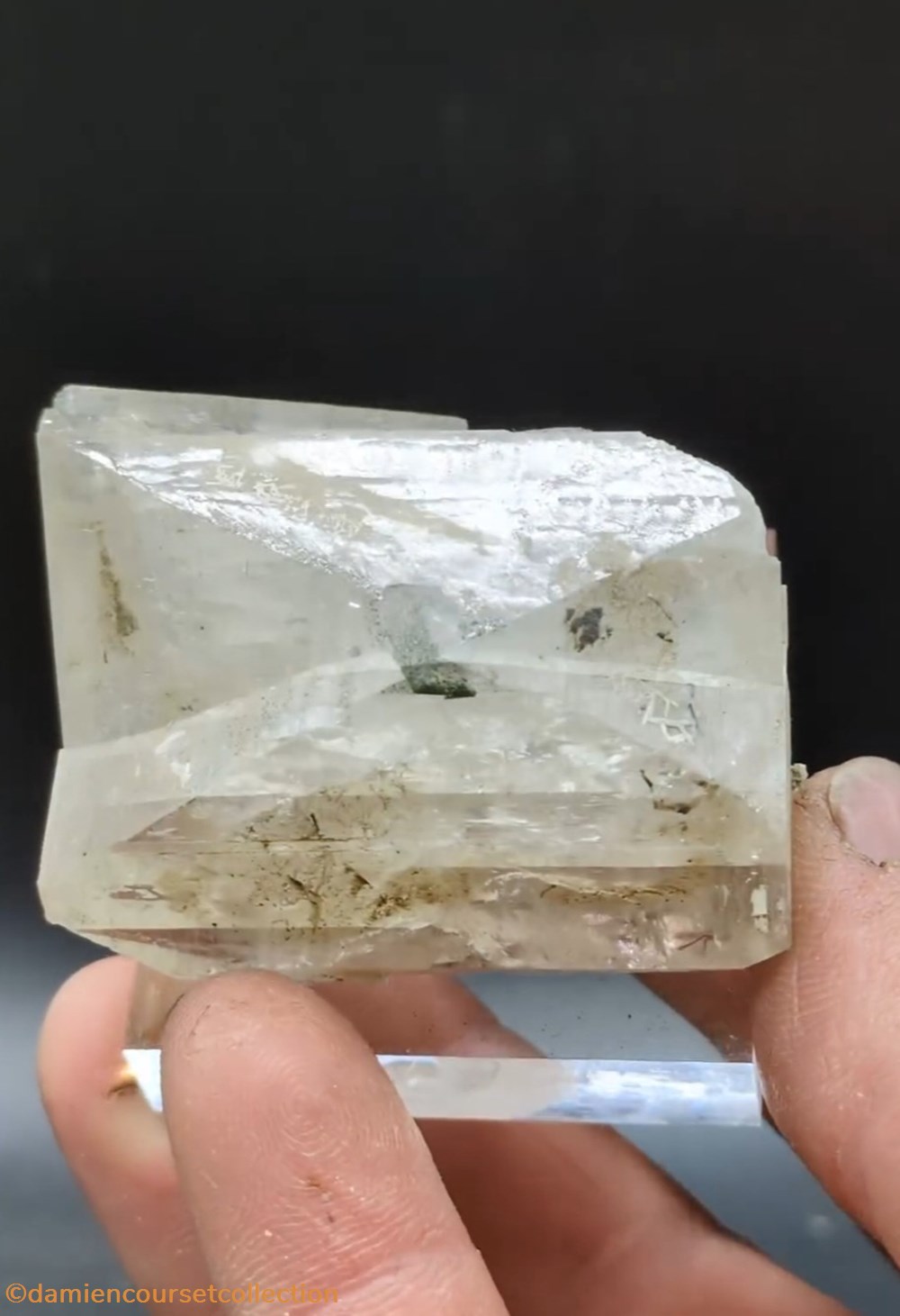 mineraux meteorites adulaires cavradi suisse