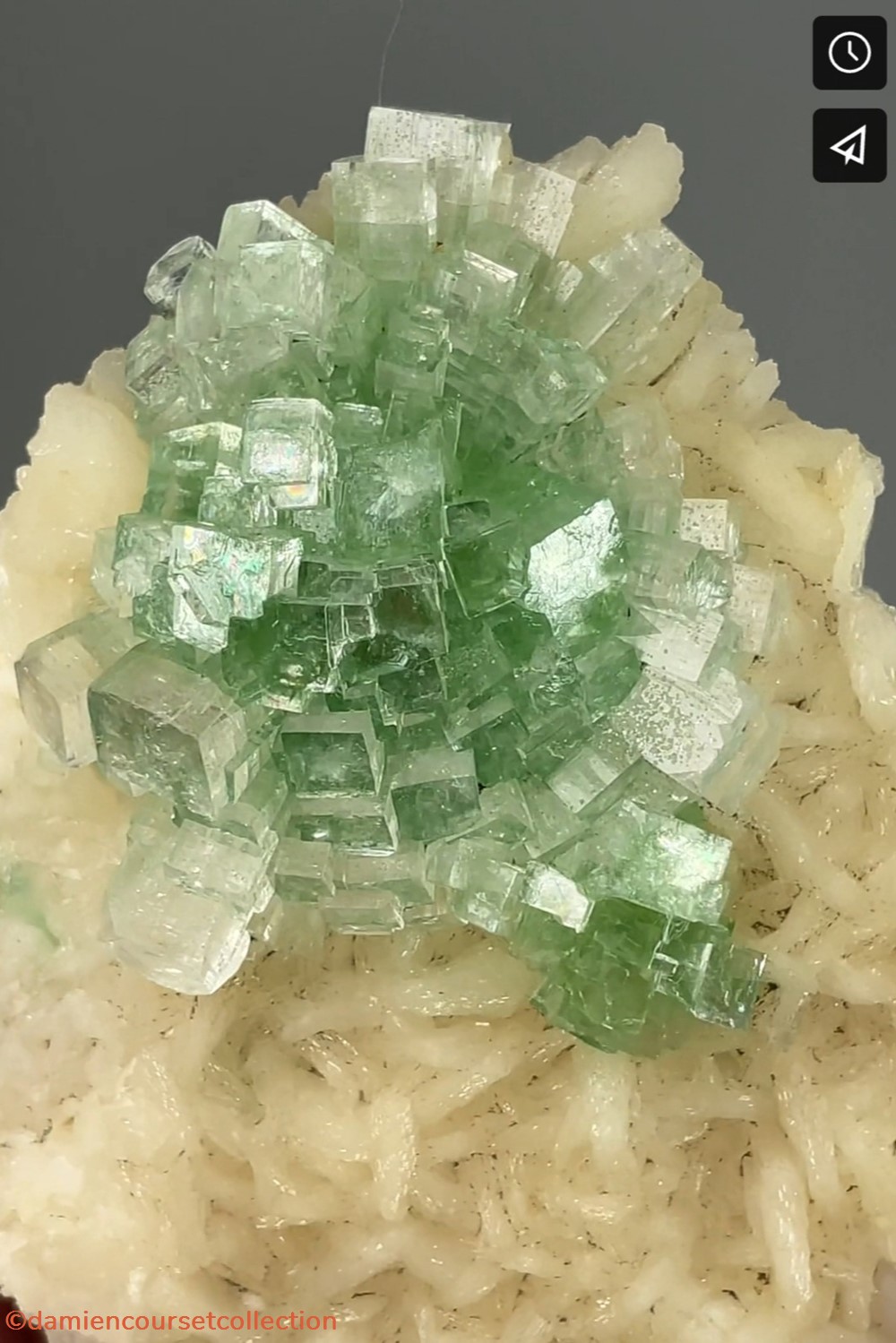 Apophyllite "Discoball" et Stilbite 3 mineraux meteorites fluorapophyllite k apophyllite discoball et stilbite