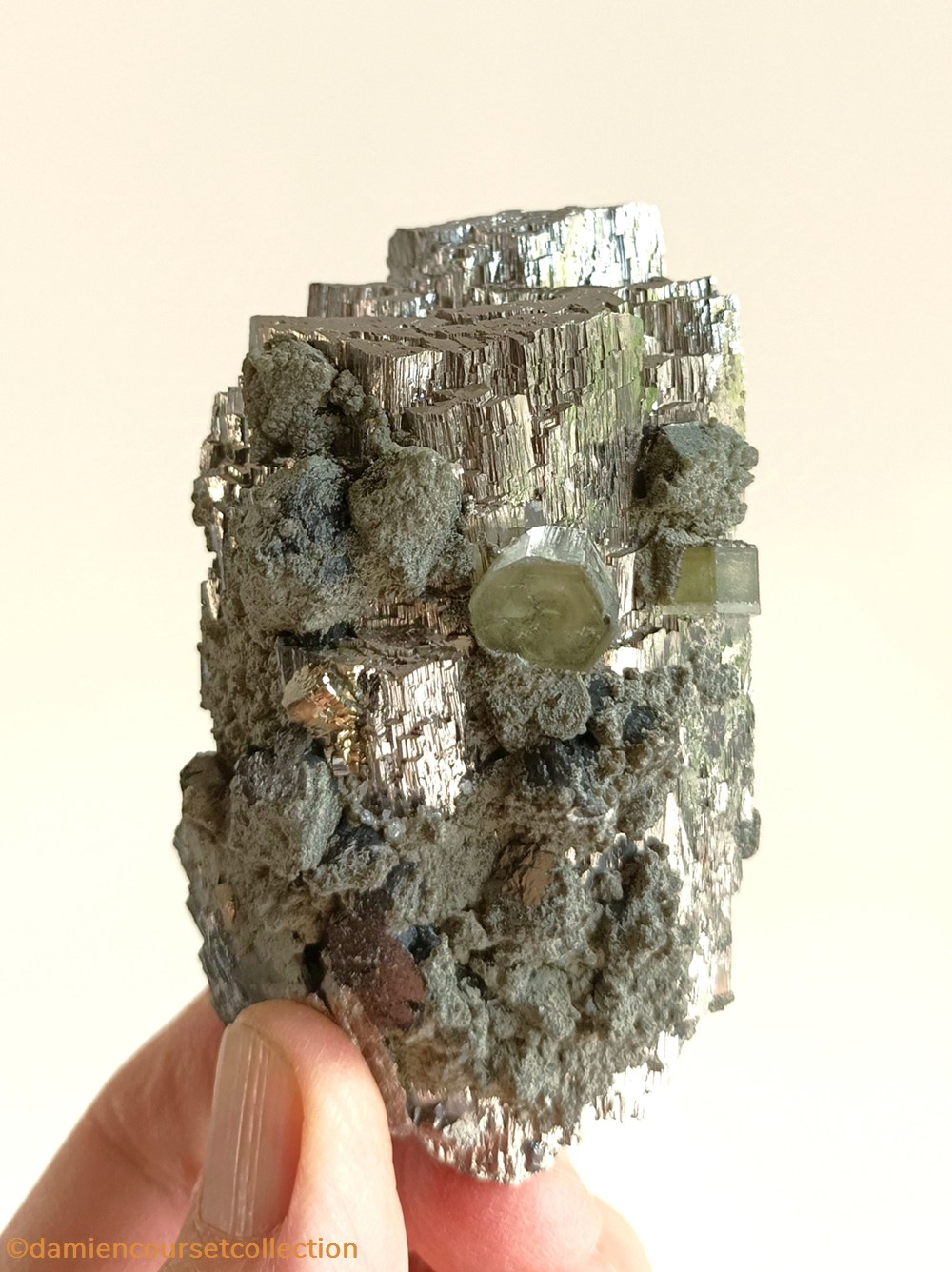 Arsenopyrite et apatites 2 mineraux meteorites arsenopyrite et apatites