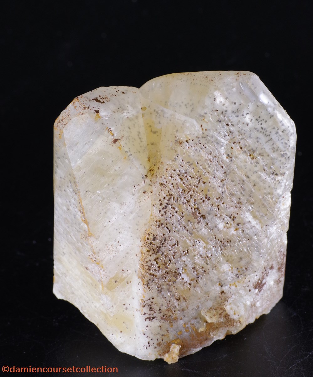 Calcite (Mont sur Marchienne) 3 mineraux meteorites macle calcite mont sur marchienne