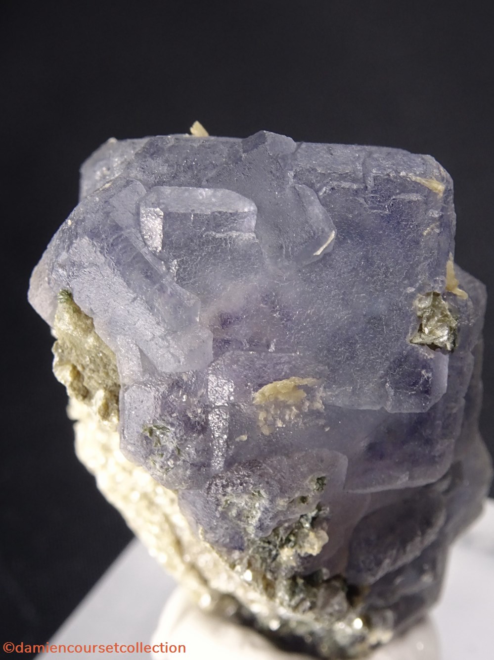 Fluorite 2 mineraux meteorites fluorite