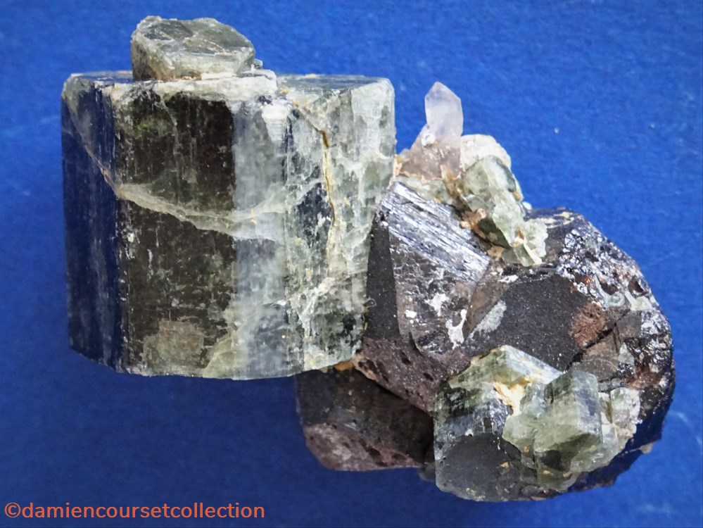 Cassitérite et Apatite mineraux meteorite cassiterite et apatite