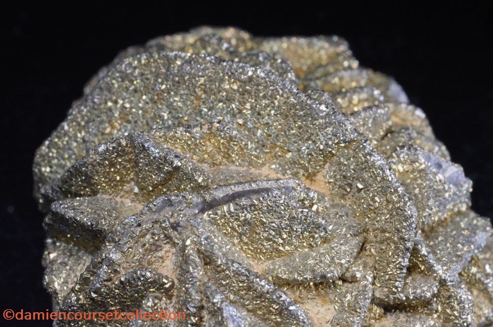 Calcite et Pyriye (Salsigne, Aude) mineraux meteorites calcite et pyriye salsigne aude
