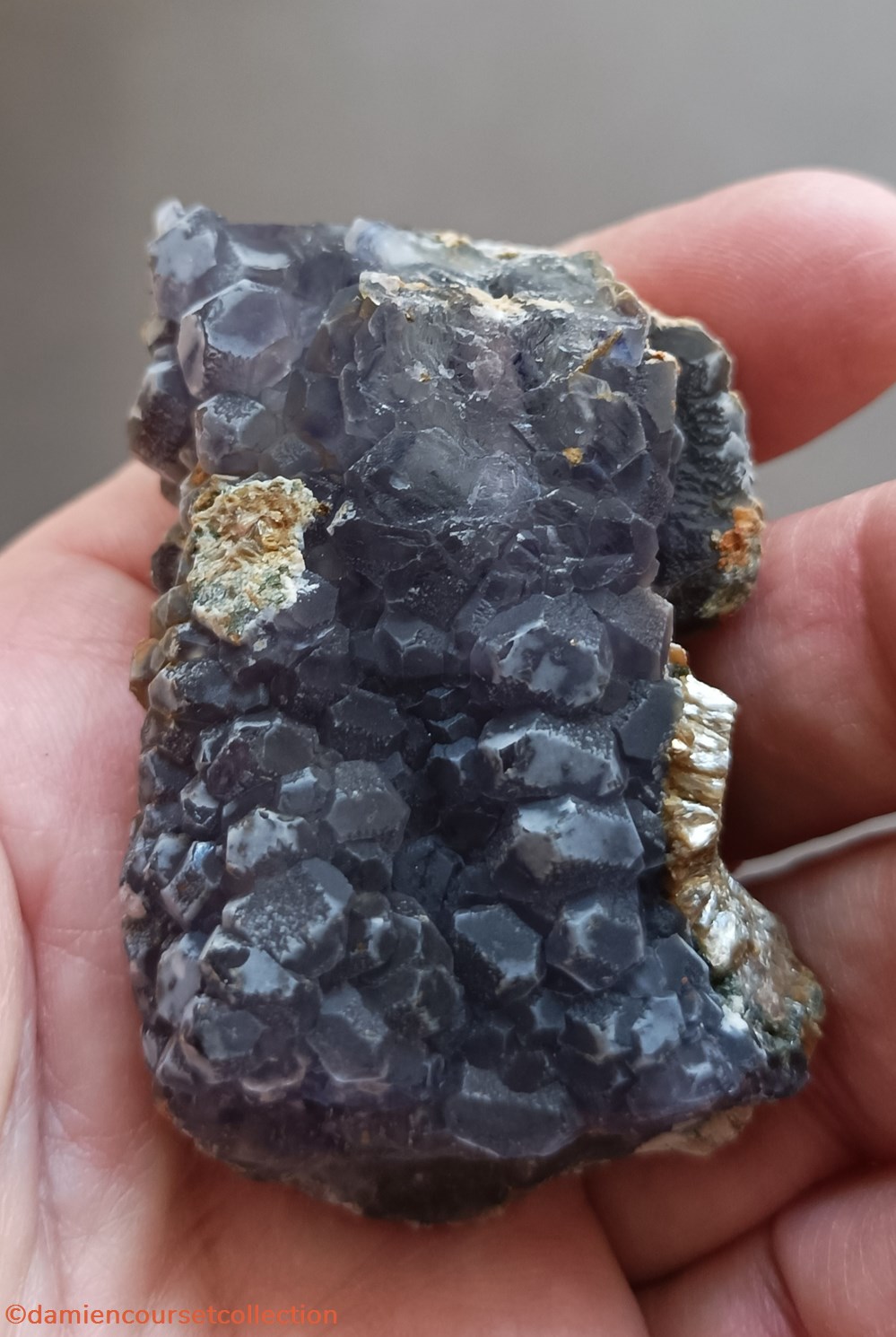 mineraux meteorites fluorite stalactite
