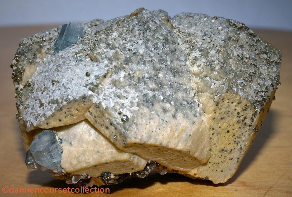 Sidérite et Apatite mineraux meteorites siderite et apatite