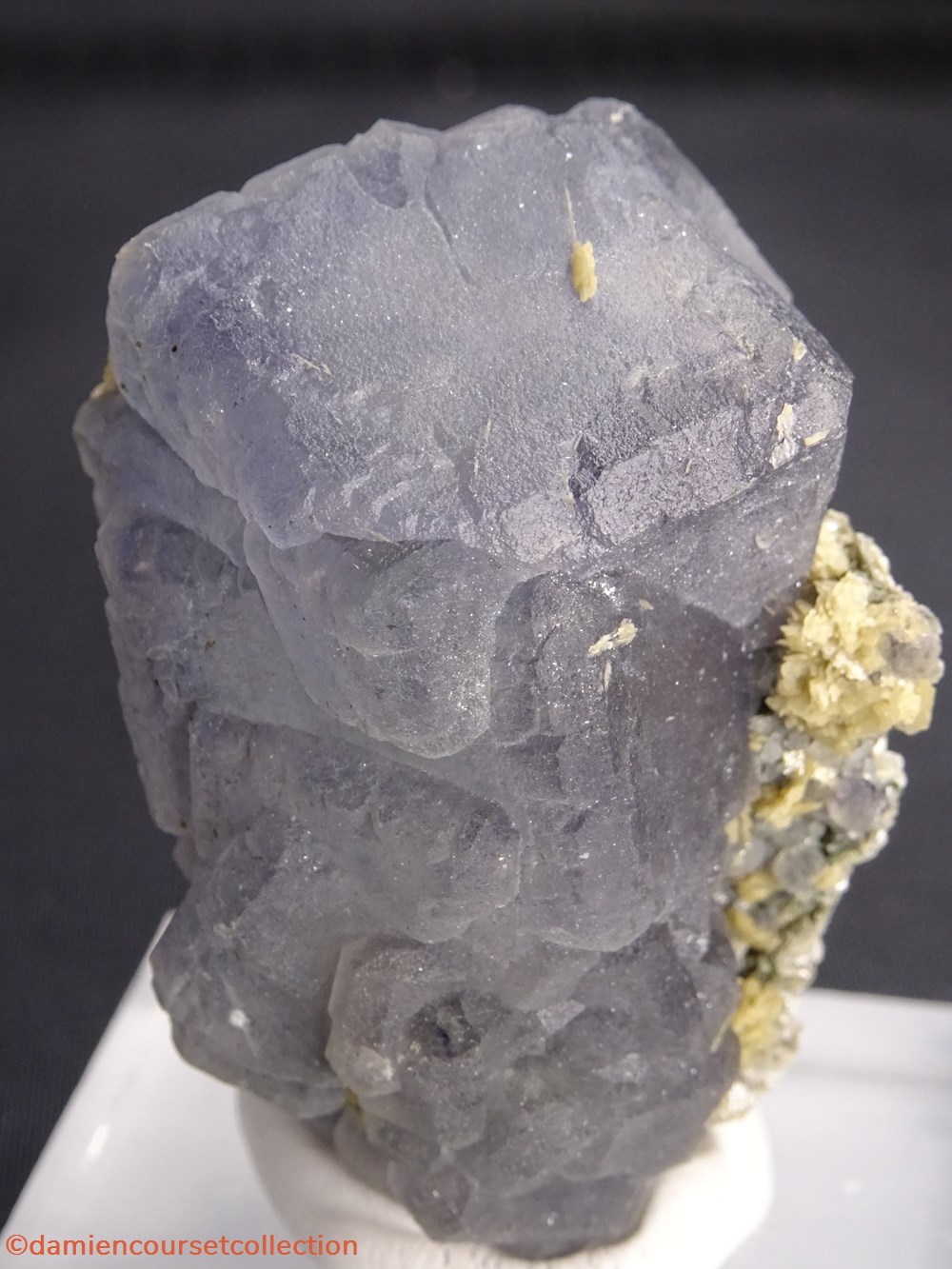 Fluorite mineraux meteorites fluorite
