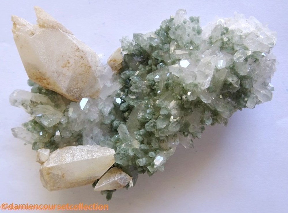 Calcite sur Quartz et Chlorite (Alpes) 2 mineraux meteorites calcite sur quartz et chlorite alpes