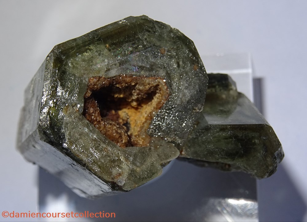 Apatite verte 3 mineraux meteorites fluorapatite apatite verte