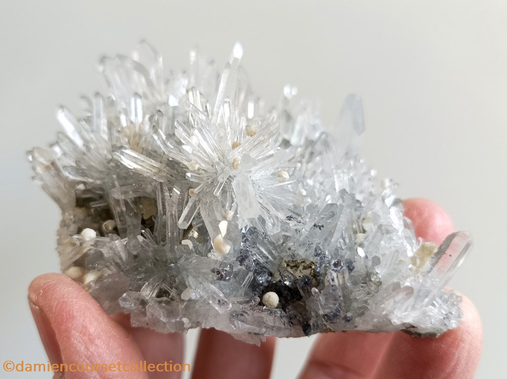 mineraux meteorites quartz plusieurs macles