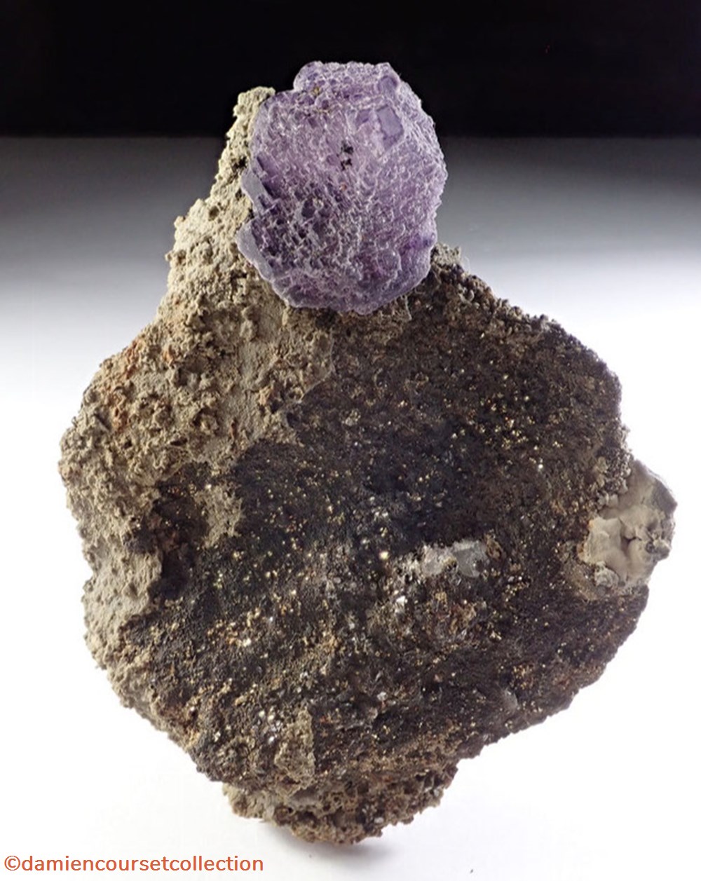 Fluorite octaèdrique ("pyramide aztèque") 2 mineraux meteorites fluorite octaedrique pyramide azteque
