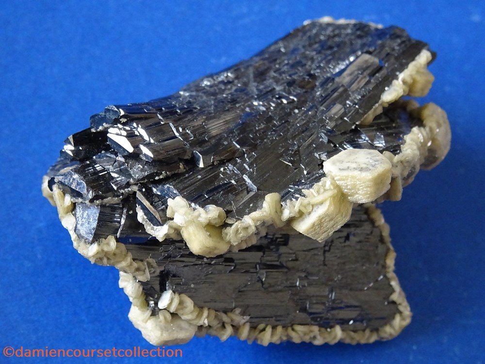 Wolframite et Sidérite mineraux meteorites wolframite et siderite