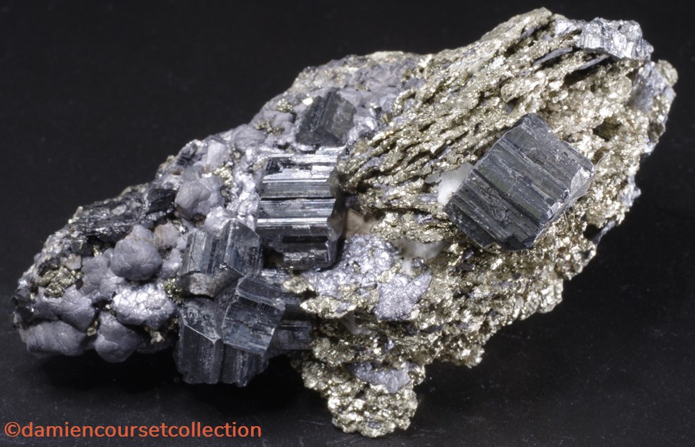 Bournonite sur Pyrrhotite pseudomorphosée en Pyrite mineraux meteorites bournonite sur pyrrhotite pseudomorphosee en pyrite