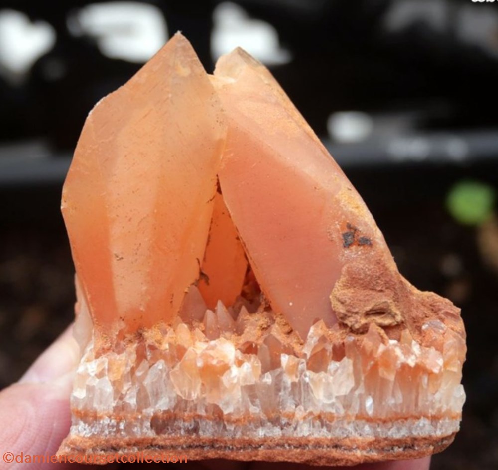 Calcites, Avesnois, carrière de Haut Lieu 3 mineraux meteorites macle calcites avesnois carriere de haut lieu