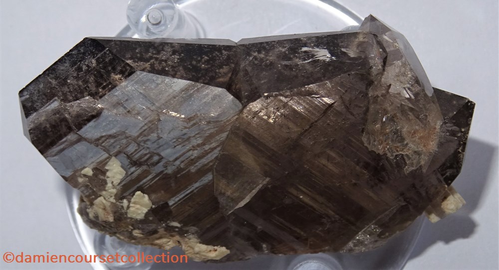 mineraux meteorites du japon quartz fume macle