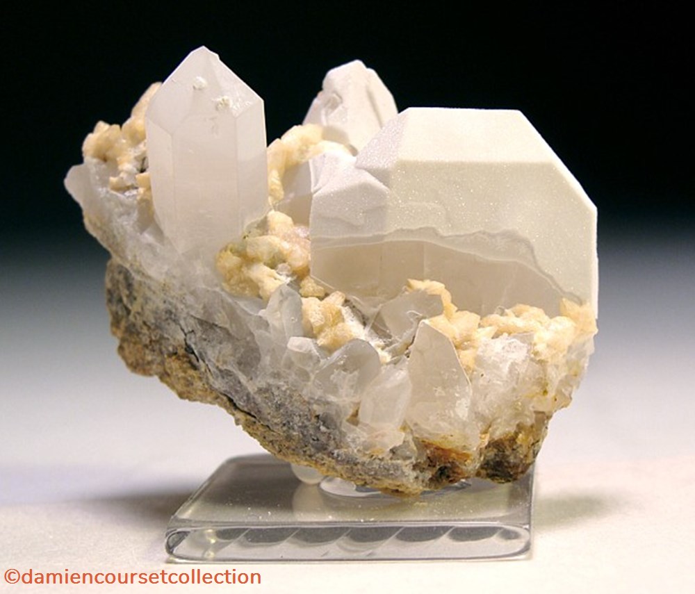 macle de Quartz et Calcite (Pérou) mineraux meteorites du japon macle de quartz et calcite perou