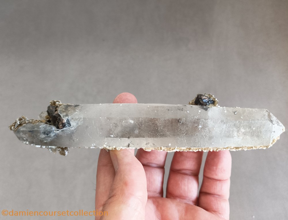 Cassitérite sur quartz biterminé 5 mineraux meteorites cassiterite sur quartz bitermine