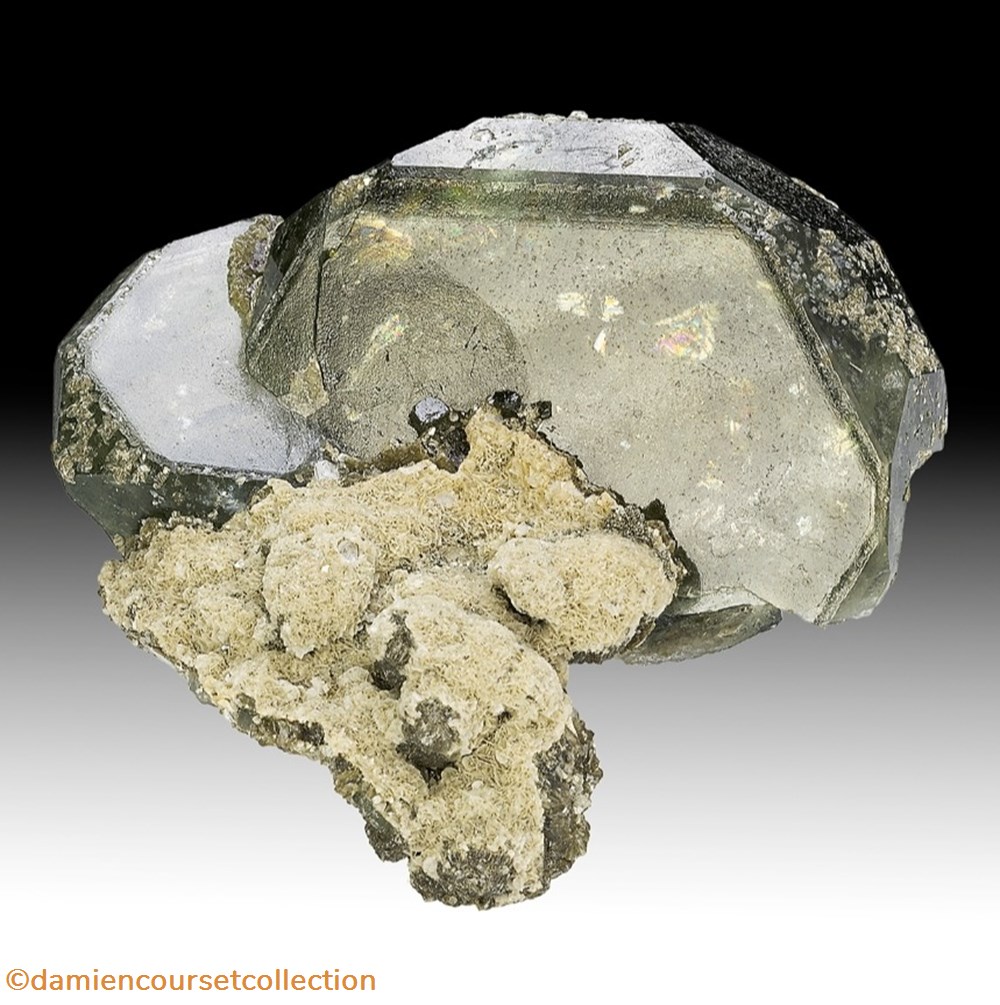 Apatite (extra faces) mineraux meteorites fluorapatite apatite extra faces