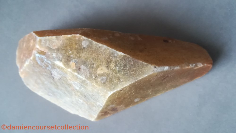 mineraux meteorites quartz calcedoine agate polyedrique paraiba bresil
