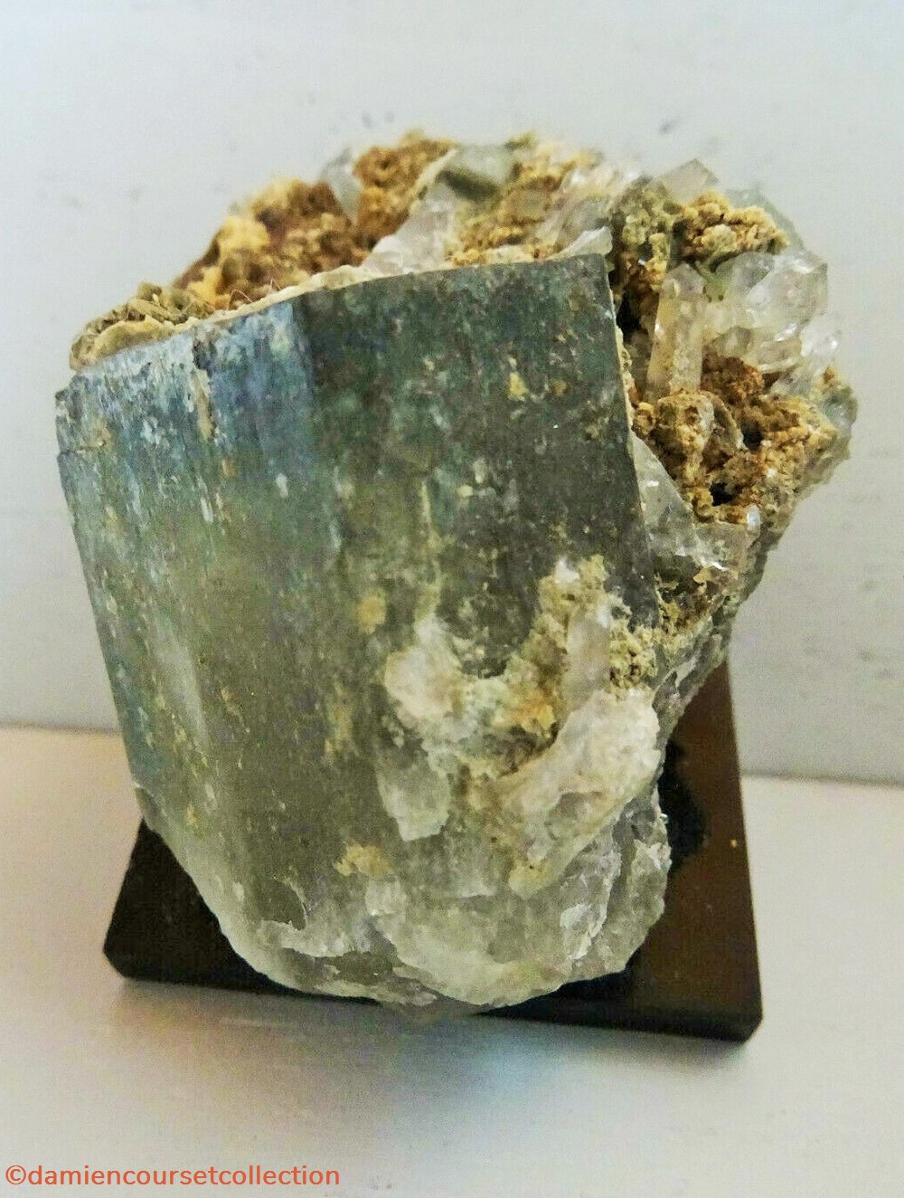 grande Apatite verte mineraux meteorites fluorapatite grande apatite verte