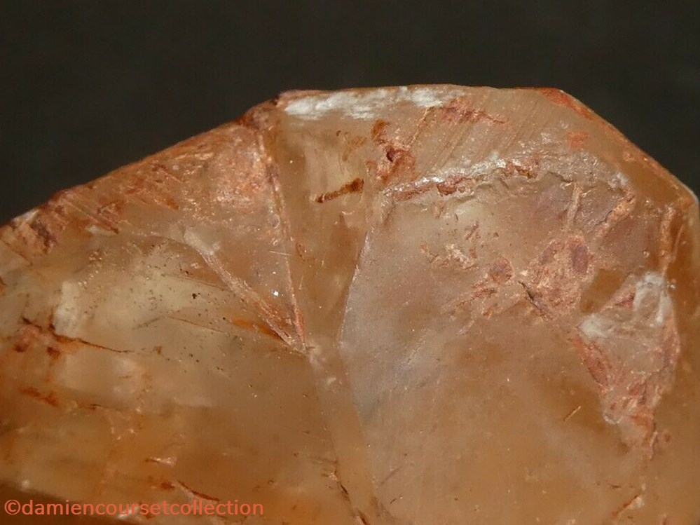 Calcite, Louverné (Mayenne) 3 mineraux meteorites macle calcite louverne mayenne