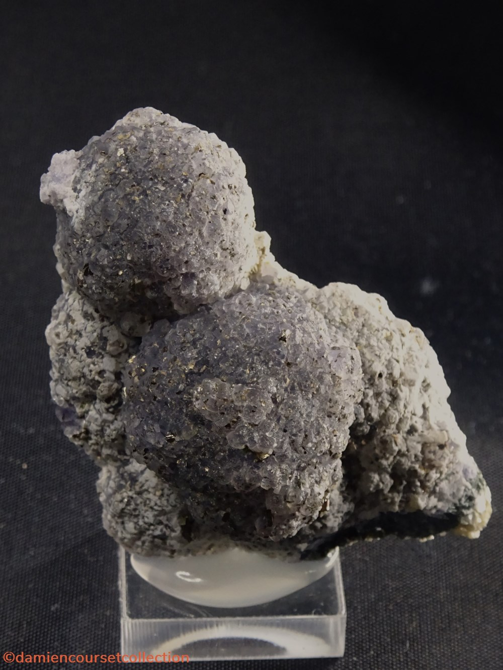 Fluorite sur Quartz et Muscovite mineraux meteorites fluorite sur quartz et muscovite