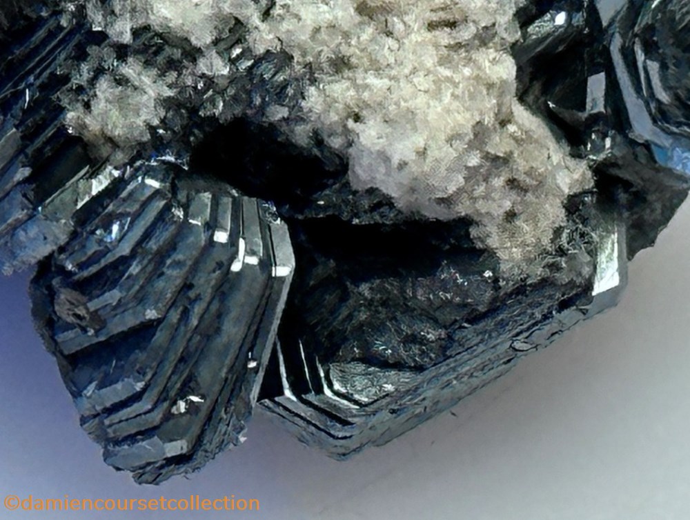 mineraux meteorites hematite rose de fer suisse