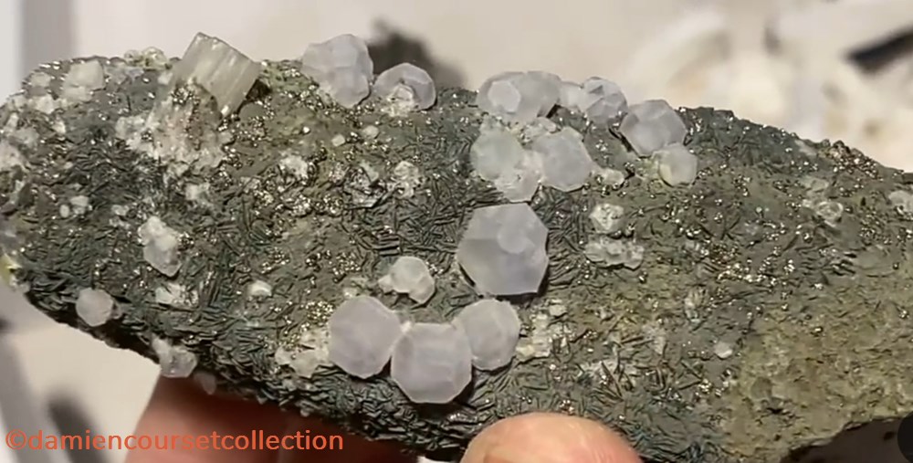 Fluorite et Apatite sur Quartz mineraux meteorites fluorite et apatite sur quartz