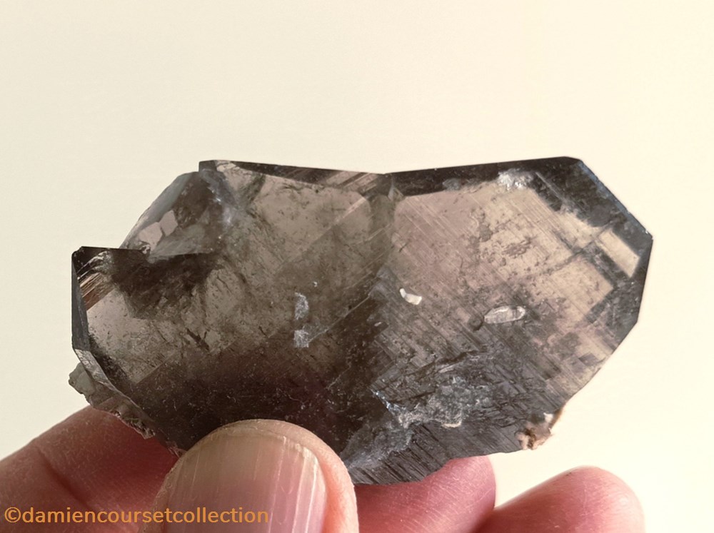 mineraux meteorites du japon quartz fume macle
