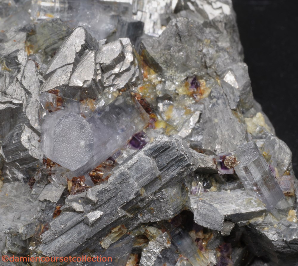 Apatite sur Arsénopyrite 2 mineraux meteorites fluorapatite apatite sur arsenopyrite