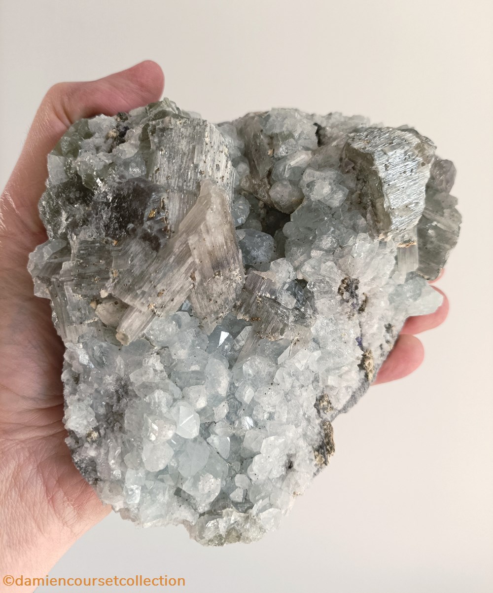 Topaze et Apatite mineraux meteorites topaze et apatite