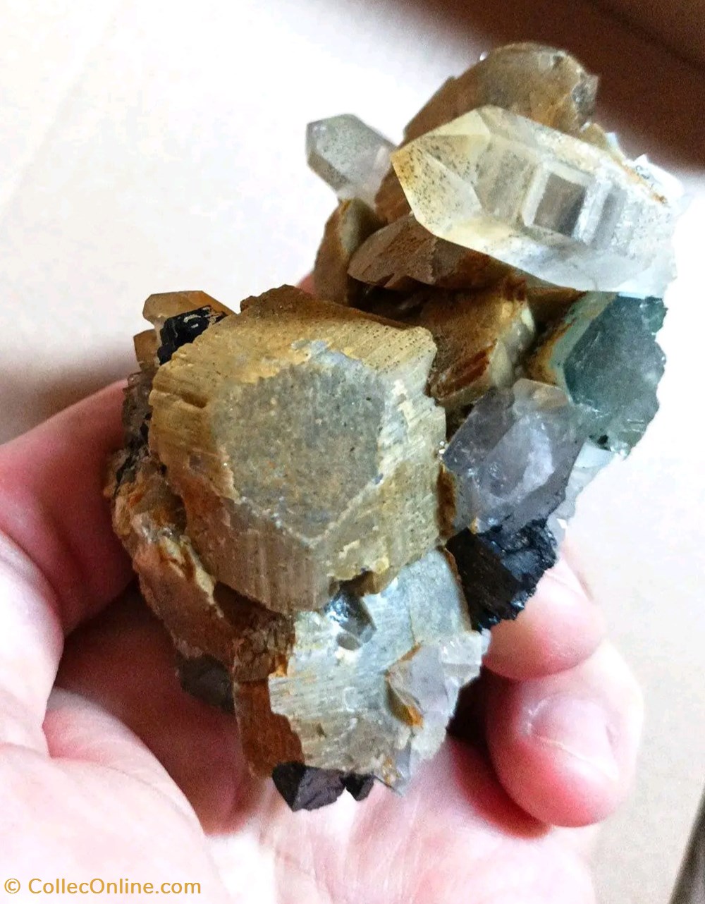Siderite, avec apatites et quartz mineraux meteorites siderite avec apatites et quartz