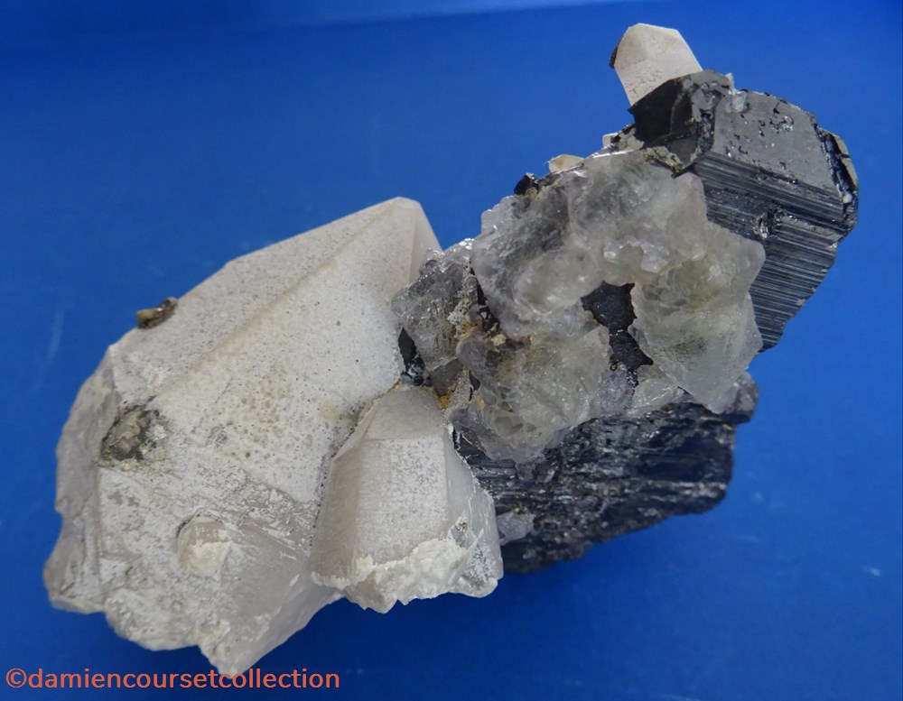Fluorite, Ferberite et Quartz 4 mineraux meteorites fluorite ferberite et quartz