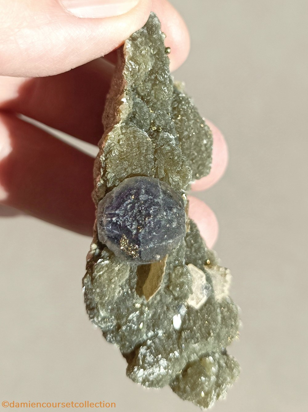 Fluorite et Siderite 3 mineraux meteorites fluorite et siderite