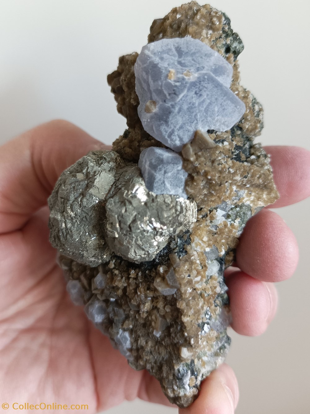 Fluorite, Pyrite, Quartz et Chlorite mineraux meteorites fluorite pyrite quartz et chlorite